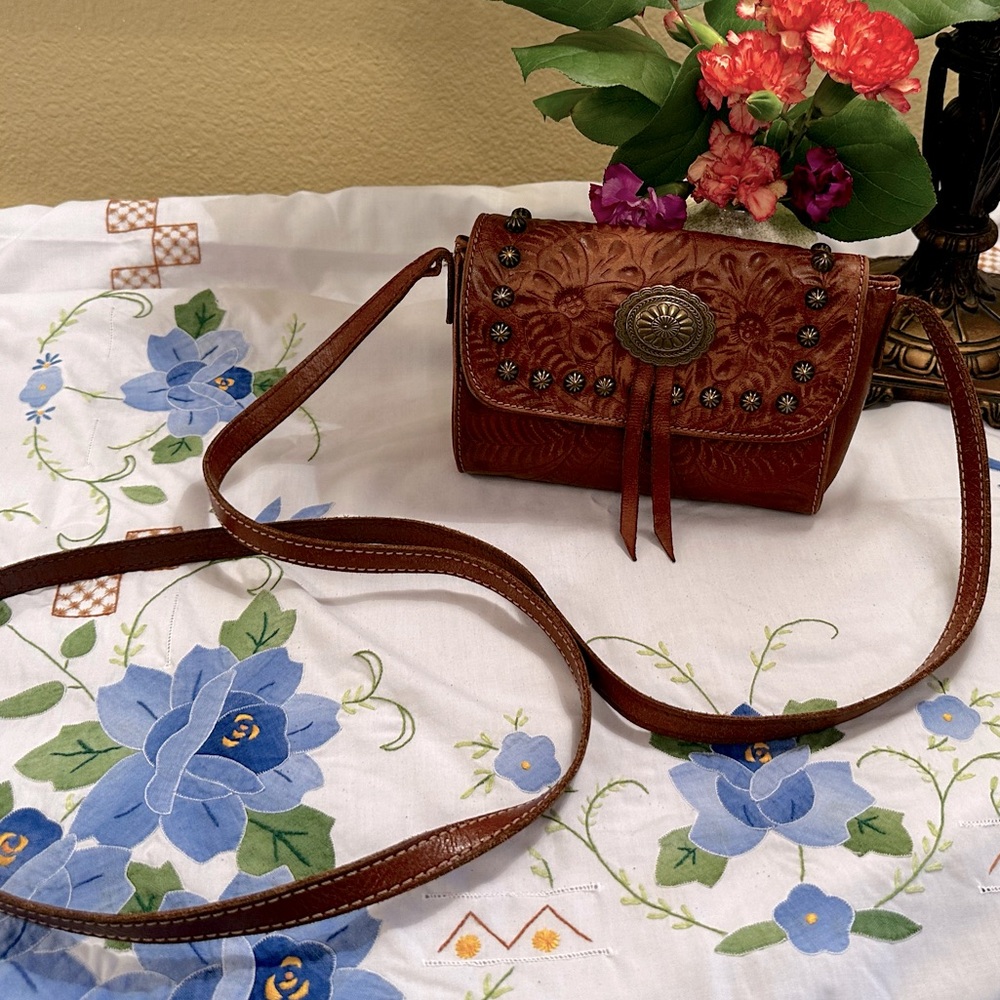 Vintage American West crossbody hand tooled leather bag